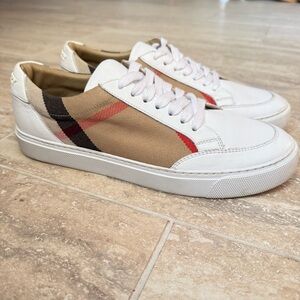 Burberry Check Leather Trainers Sneakers Sz 37.5 Classic Plaid White Tan Preppy